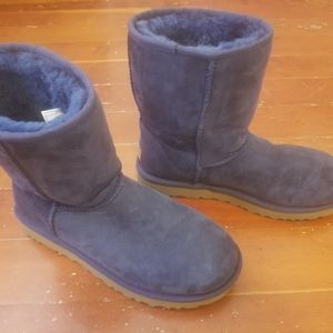 UGG Women's Classic Short II Sheepskin Boots, Size 9